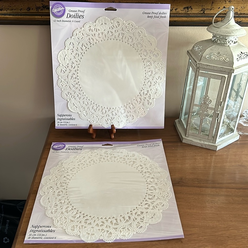 Cake doilies
